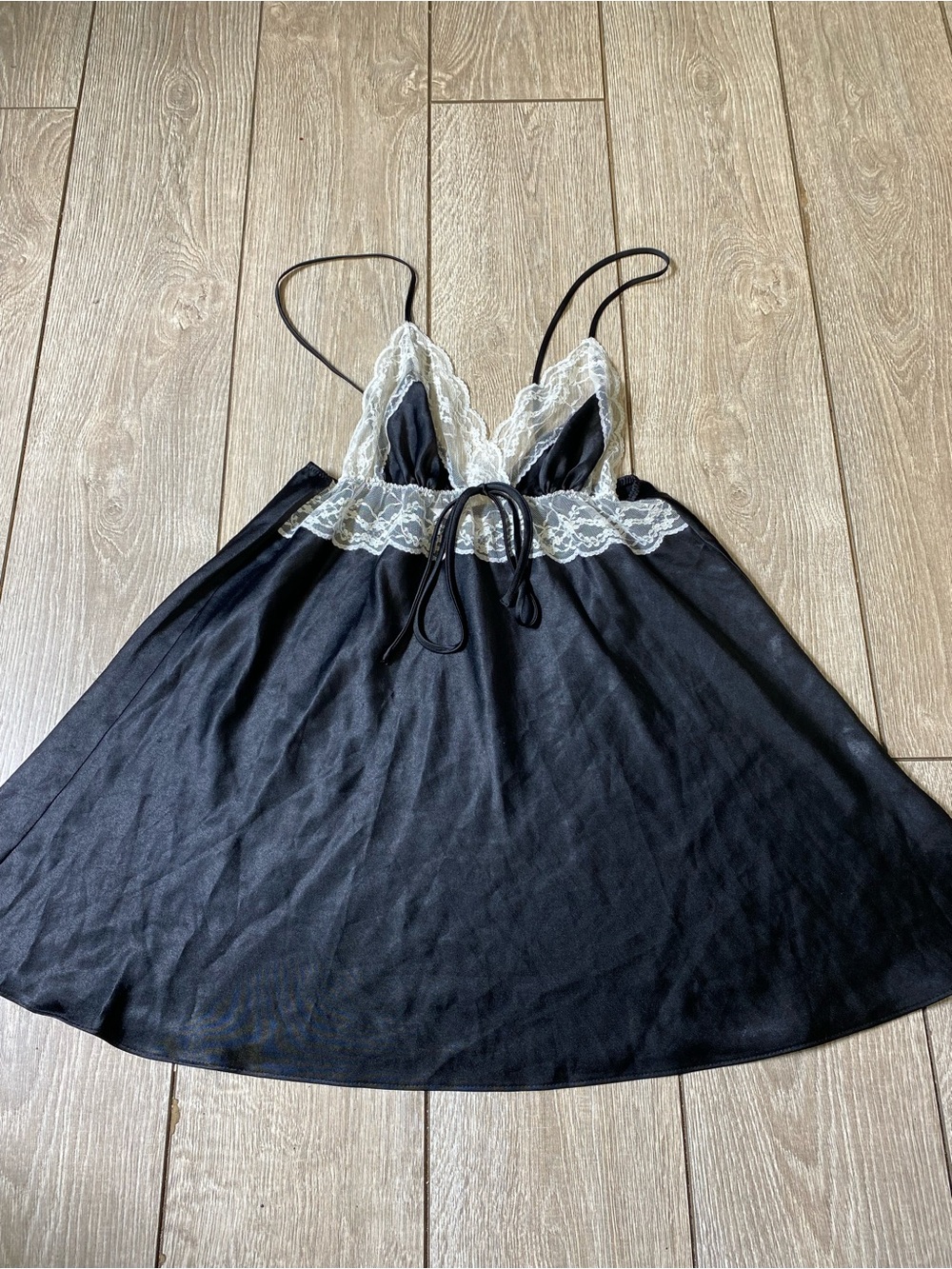 VTG Victoria's Secret Black Satin & White Lace Tie Front Babydoll Chemise Slip